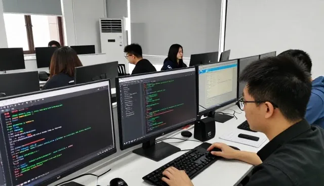API接口开发如何满足现代施工现场需求