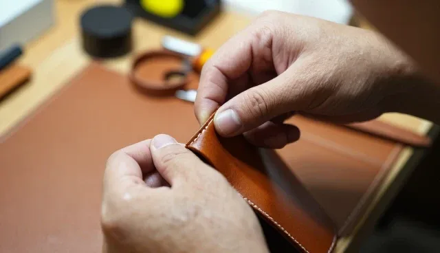 皮具补色上色帮助客户实现皮具护理目标