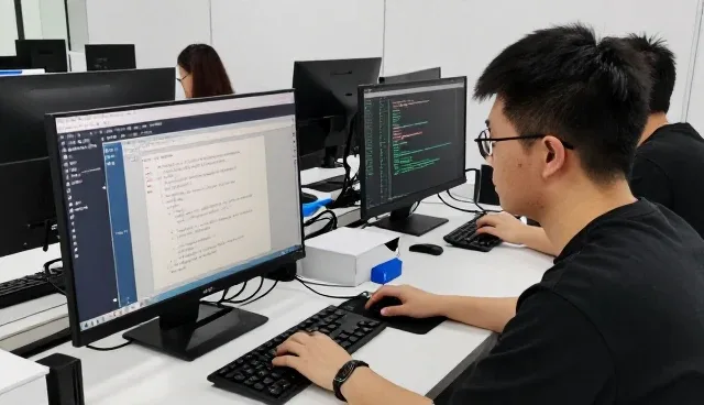 后端系统开发如何适应不同应用环境